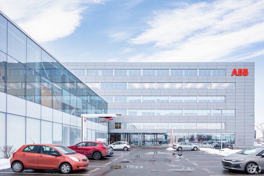 More Photos Of 800 Boul Hymus, Montréal Office For Lease