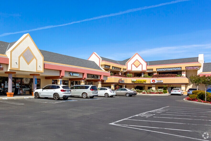 Primary Photo Of 7420-7494 N Fresno St, Fresno Freestanding For Lease