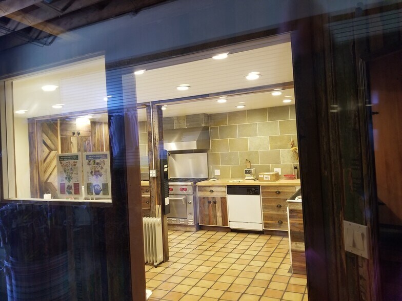 More Photos Of 1805-1807 Eastshore Hwy, Berkeley Warehouse For Lease