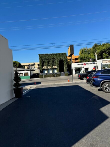 More Photos Of 832 N La Cienega Blvd, Los Angeles Land For Lease