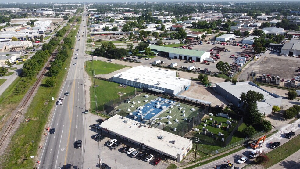 More Photos Of 11260 Hempstead Rd, Houston Warehouse For Lease