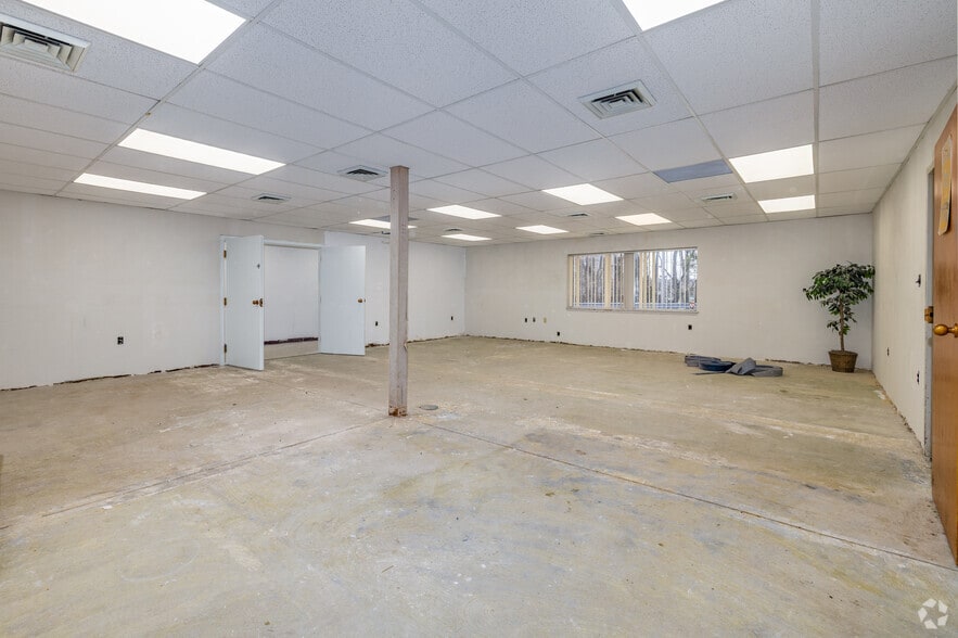 More Photos Of 4999 Northcutt Pl, Dayton Medical For Lease