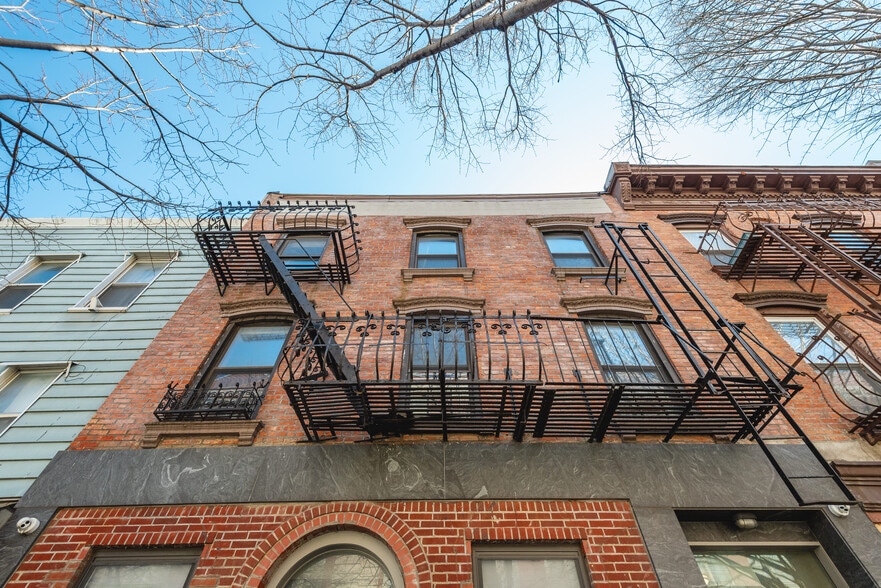 More Photos Of 51 Havemeyer St, Brooklyn Storefront Retail Office For Sale