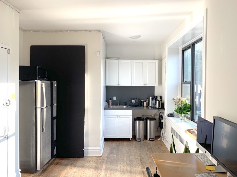 More Photos Of 195-199 Havemeyer St, Brooklyn Storefront Retail Office For Lease