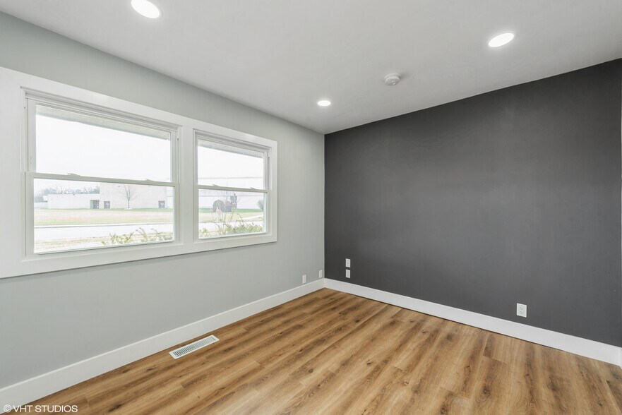 More Photos Of 711 N 1st St, Dekalb Office For Lease