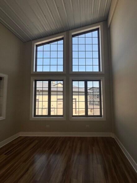 More Photos Of 2256 Ferry Rd, Naperville Flex For Sale