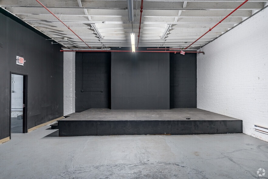 More Photos Of 327 Douglass St, Brooklyn Storefront For Lease