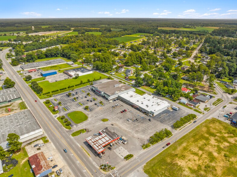 More Photos Of 206 E McIntyre St, Mullins Unknown For Lease