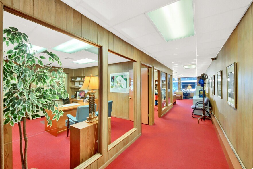 More Photos Of 202 N Main St, Taylor Loft Creative Space For Sale