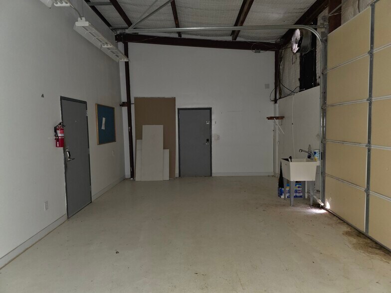 More Photos Of 320 S Taylor Rd, Watonga Warehouse For Sale