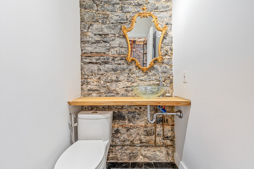 More Photos Of 1023 Rue Berri, Montréal Apartments For Sale