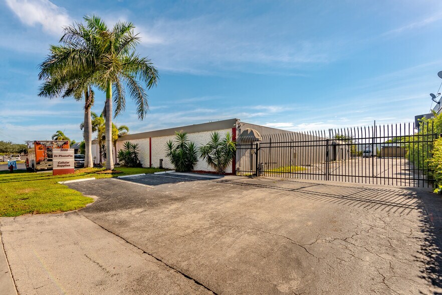 More Photos Of 3000 SW 4th Ave, Fort Lauderdale Flex For Lease