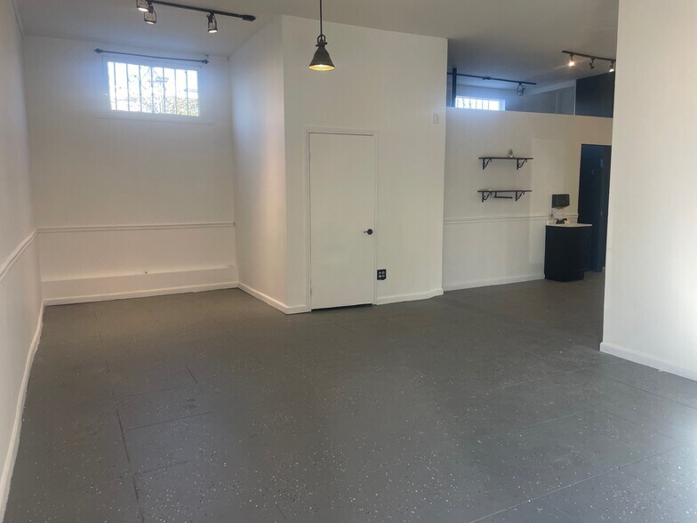 More Photos Of 161-163 S Crescent Heights Blvd, Los Angeles Storefront Retail Residential For Lease