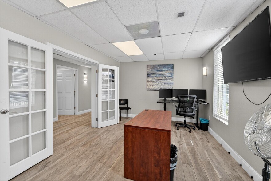 More Photos Of 3411 N 29th St, Tampa Office For Sale