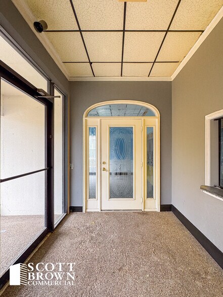 More Photos Of 1103 Elm, Denton Medical For Lease