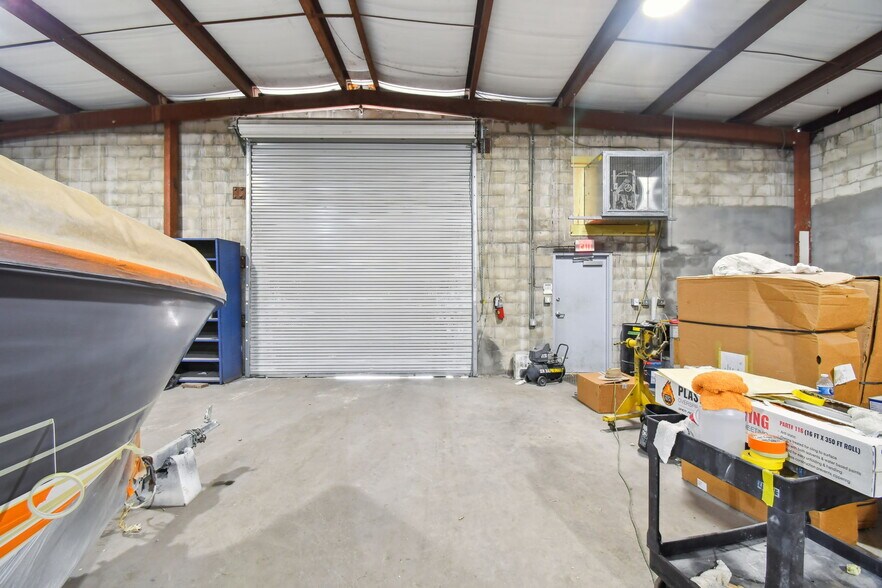 More Photos Of 13195 49th St N, Clearwater Warehouse For Lease