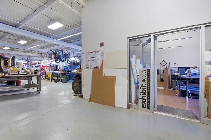 More Photos Of 10 Fadem Rd, Springfield Warehouse For Lease