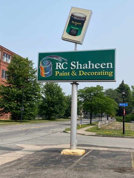 More Photos Of 1400 St Paul St, Rochester Showroom For Lease