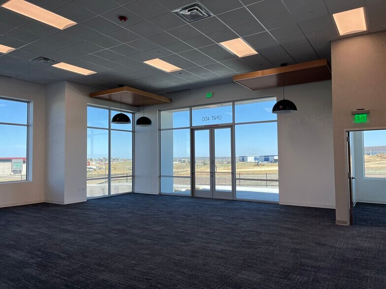 More Photos Of 8039 S. Chambers Rd., Englewood Warehouse For Lease