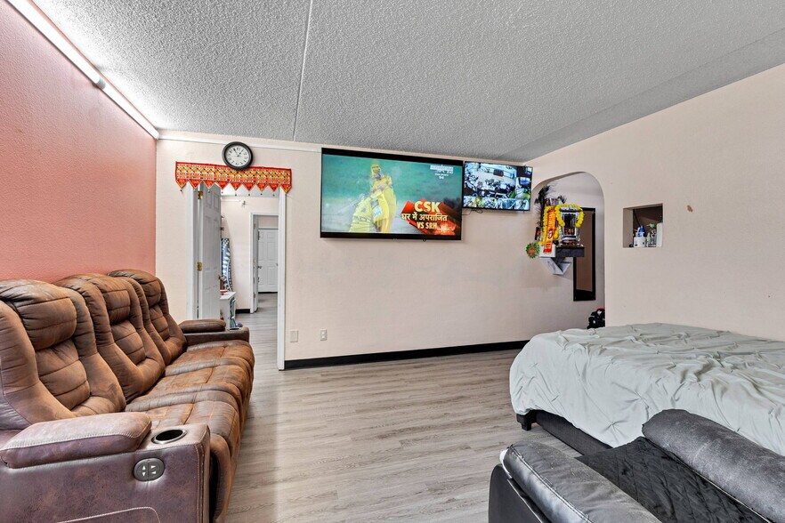 More Photos Of 3232 N Summit St, Arkansas City Hotel For Sale