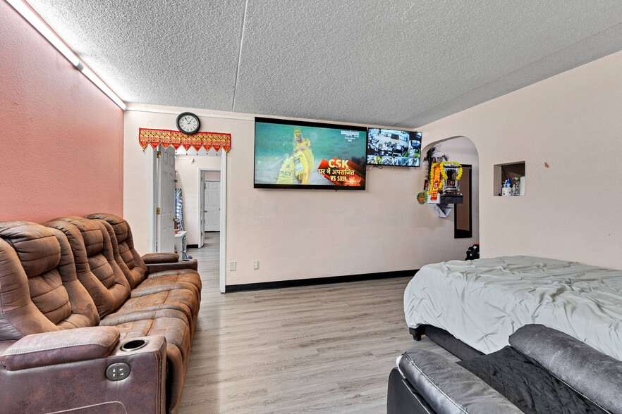 More Photos Of 3232 N Summit St, Arkansas City Hotel For Sale