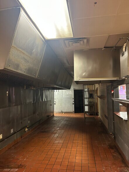 More Photos Of 2613 E Clairemont Ave, Eau Claire Restaurant For Lease