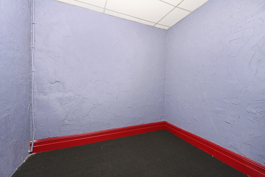 More Photos Of 507 32nd St, Union City Storefront Retail Office For Sale