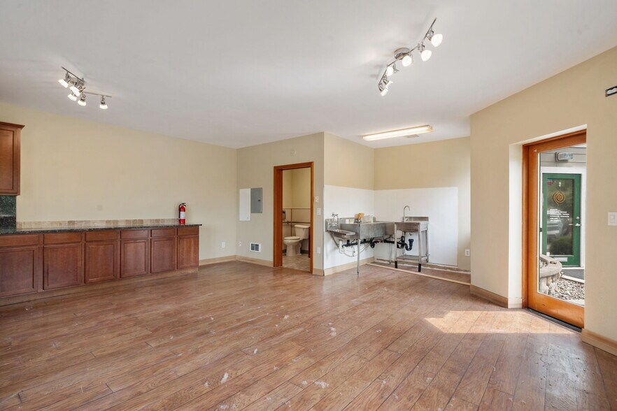 More Photos Of 261043 101 Hwy, Sequim Office For Lease