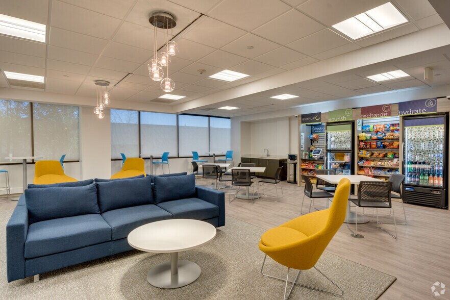 More Photos Of 707 Skokie Blvd, Northbrook Coworking Space