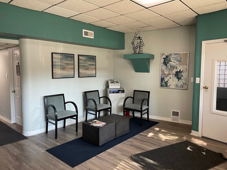 More Photos Of 9504-9510 S Hamilton Ave, Chicago Medical For Lease