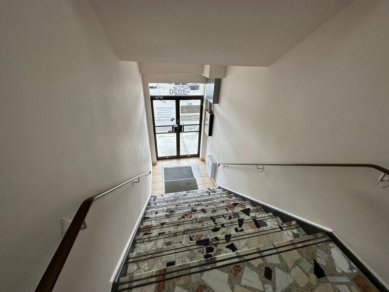 More Photos Of 3000-3140 Boul de Rome, Brossard Storefront For Lease