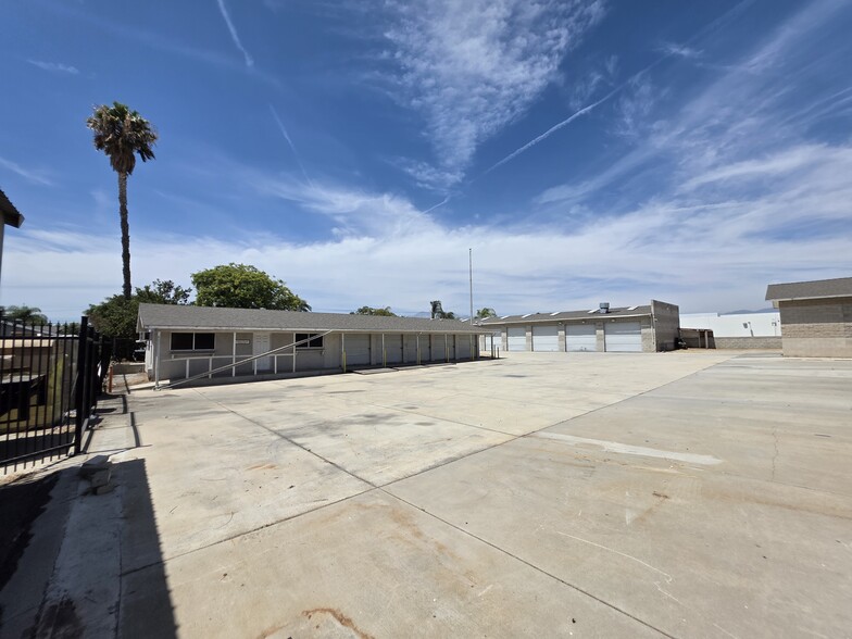More Photos Of 1561-1571 S Lilac Ave, Bloomington Warehouse For Lease