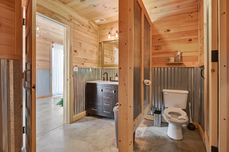 More Photos Of 639 Wagon Wheel Rd, Elk Creek Lodge Meeting Hall For Sale