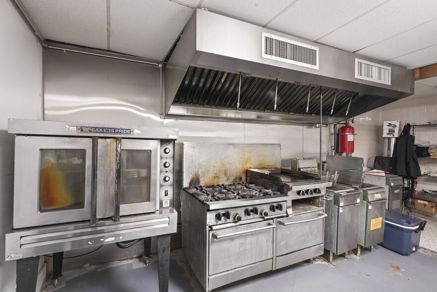 More Photos Of 165 Madison Ave, Albany Storefront Retail Residential For Sale