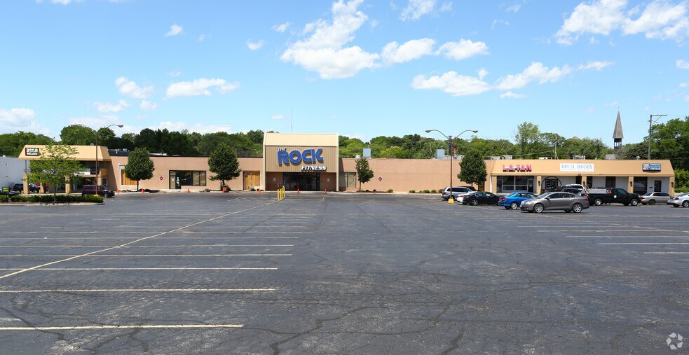 More Photos Of 3800 E State St, Rockford General Retail For Lease