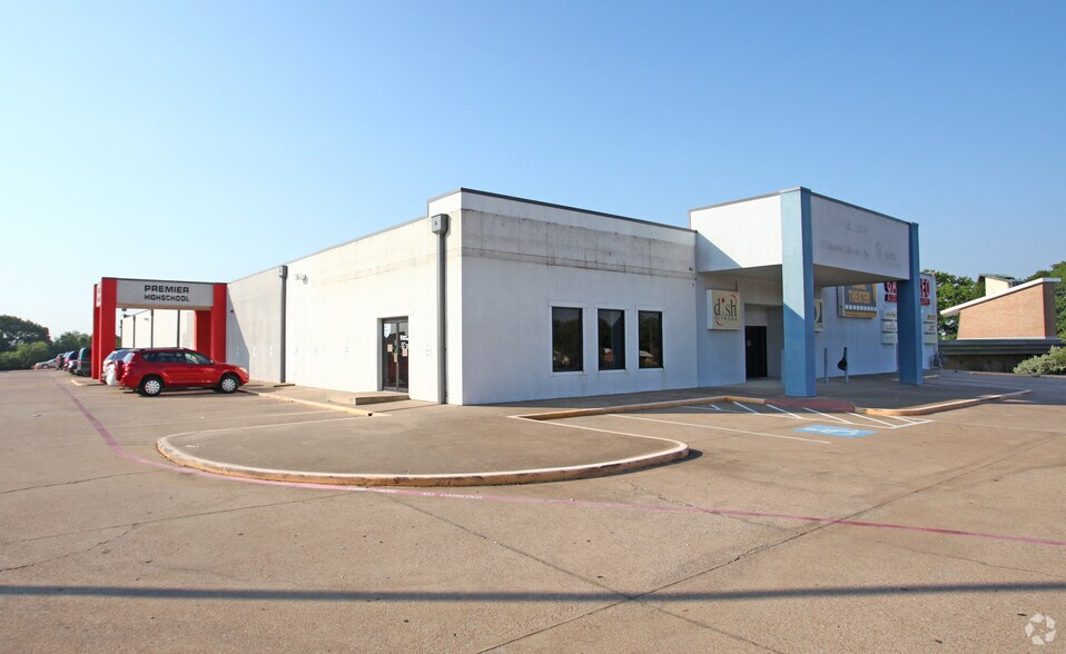 More Photos Of 6411 Camp Bowie Blvd, Fort Worth Freestanding For Lease