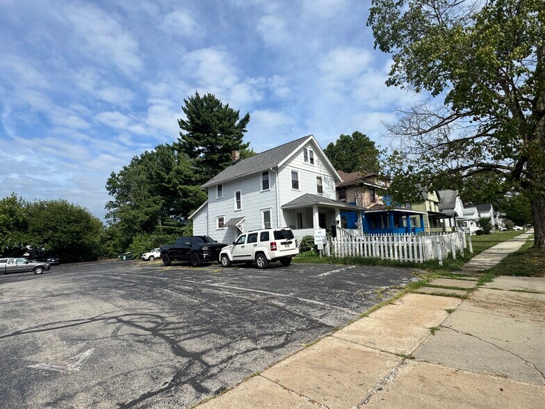 More Photos Of 444 S Meridian St, Ravenna Medical For Sale
