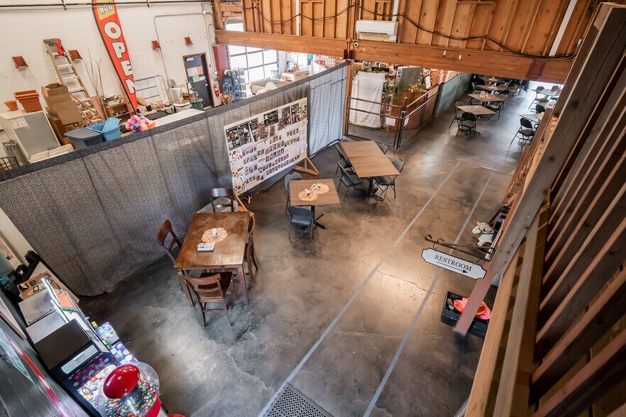 More Photos Of 926 E Main St, Cottage Grove Restaurant For Sale