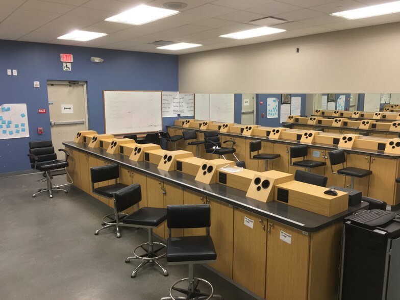 More Photos Of 500 Kings Hwy E, Fairfield Freestanding For Lease