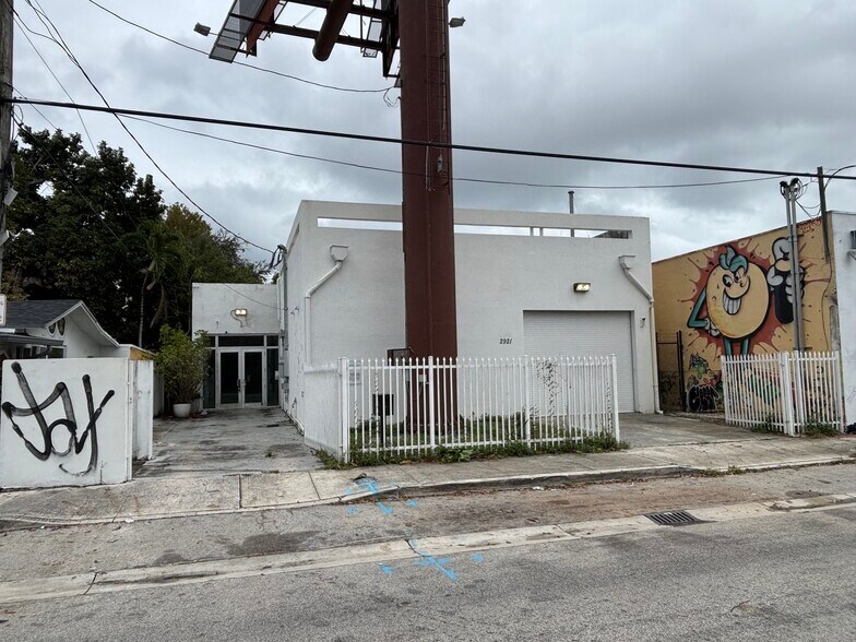 More Photos Of 2921 NW 6th Ave, Miami Warehouse For Lease