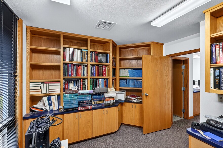 More Photos Of 950 W Ironwood Dr, Coeur d'Alene Medical For Sale