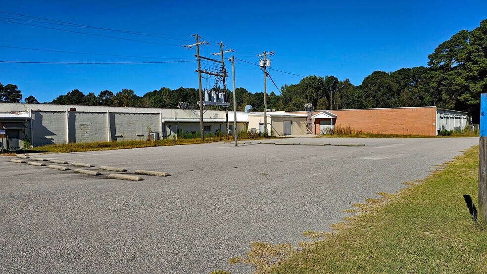 More Photos Of 120 S Church Ave, Garland Manufacturing For Lease