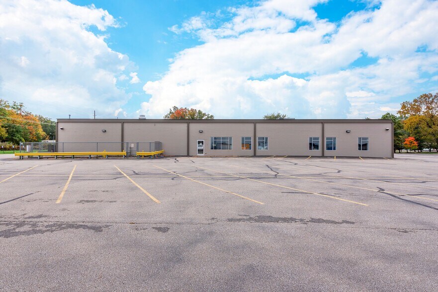 More Photos Of 1320 Taylor St, Elyria Warehouse For Lease