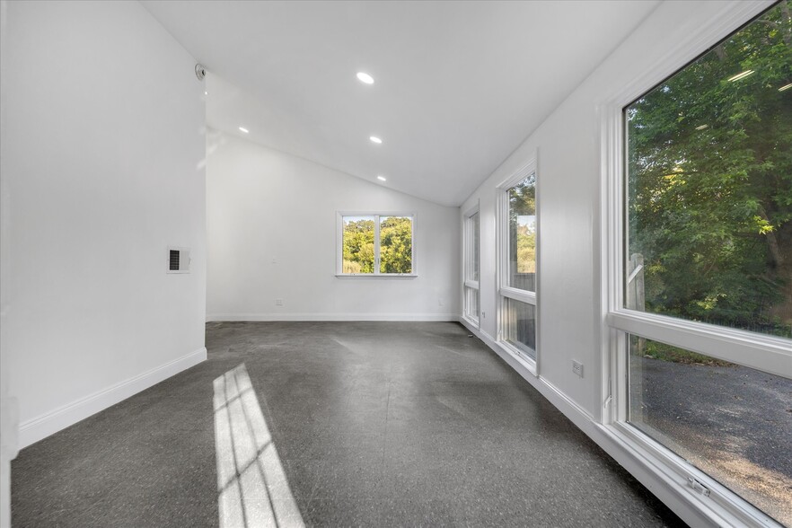 More Photos Of 307 Falmouth Rd, Hyannis Office For Sale