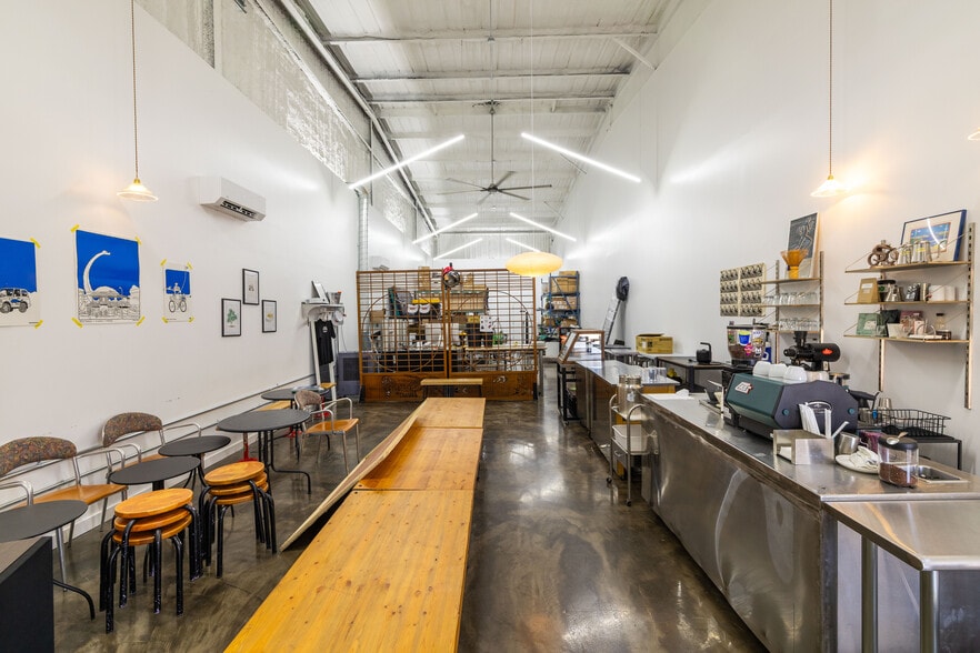 More Photos Of 3915 McKinney St, Houston Light Distribution For Lease