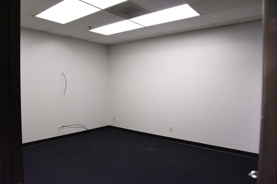 More Photos Of 455-465 W 38th St, Houston Warehouse For Lease