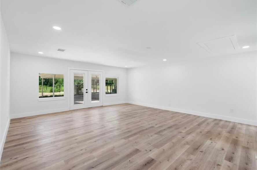 More Photos Of 12019 Beth Ln, Magnolia Light Distribution For Sale