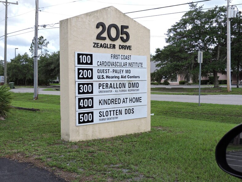 Primary Photo Of 205 Zeagler Dr, Palatka Medical For Sale