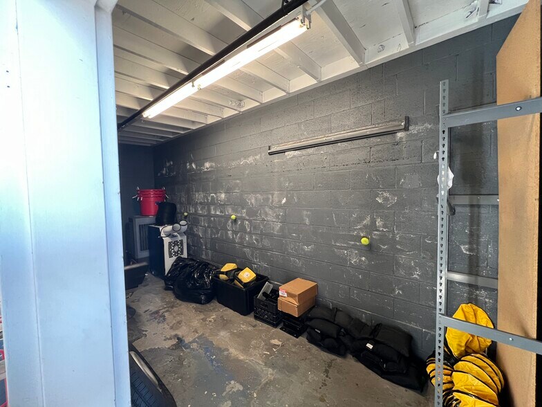 More Photos Of 315 S Flower St, Burbank Warehouse For Lease