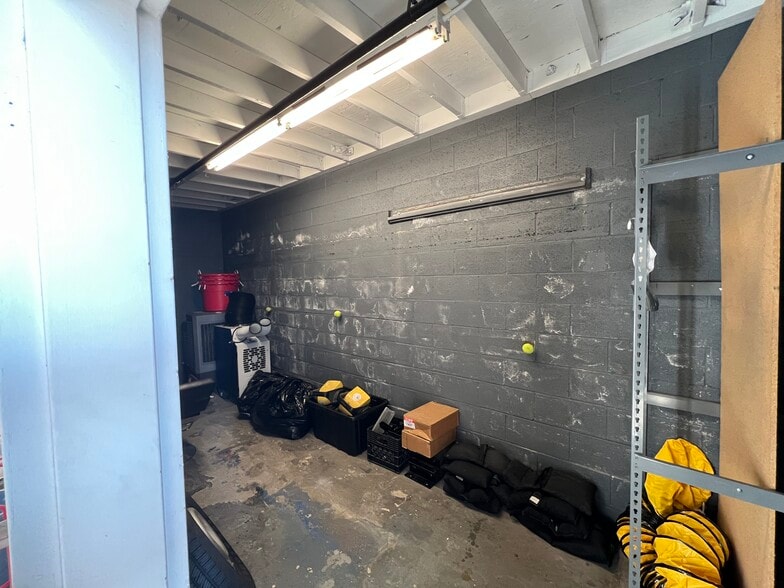 More Photos Of 315 S Flower St, Burbank Warehouse For Lease